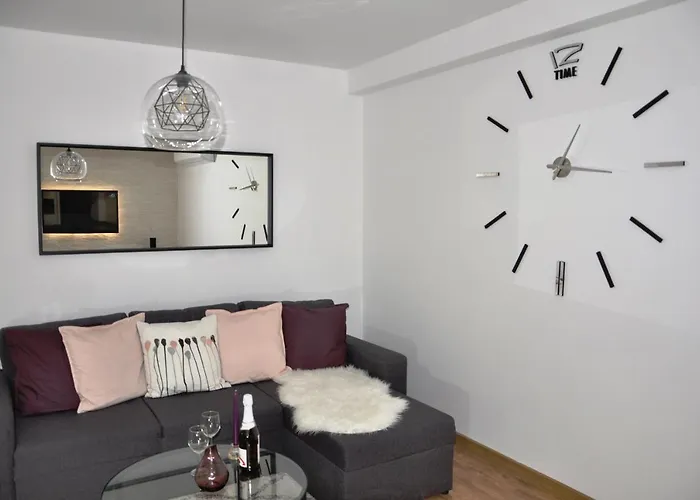 アパート Lux パザルジク