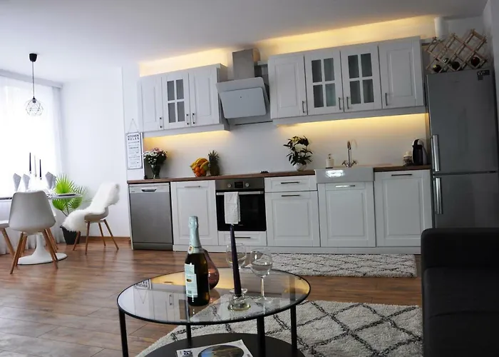 Lux アパート パザルジク