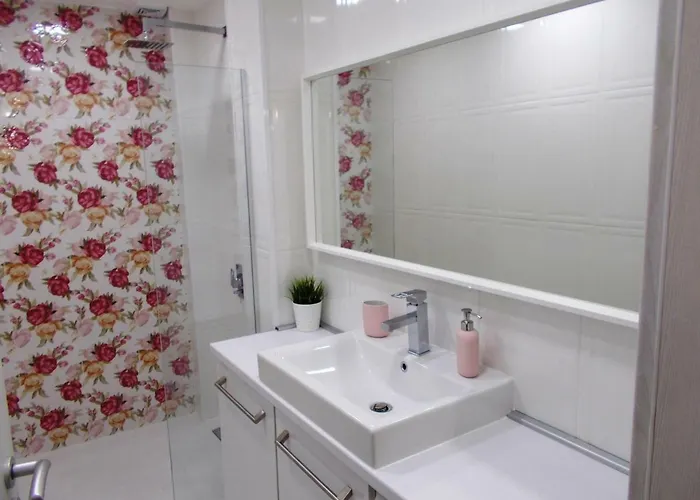 Lux アパート パザルジク