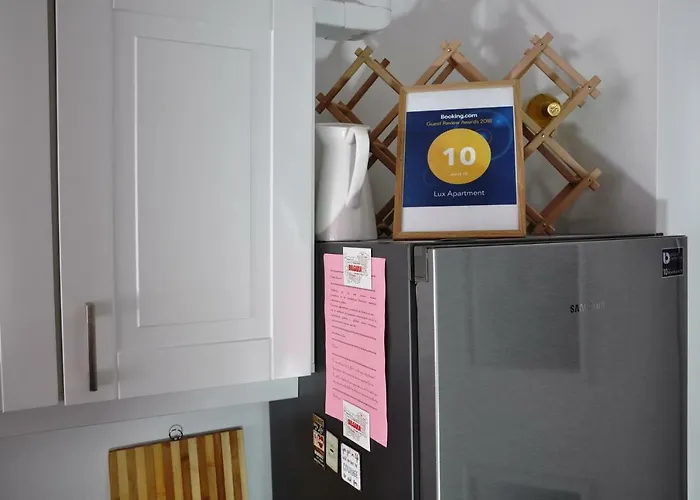 Lux アパート パザルジク